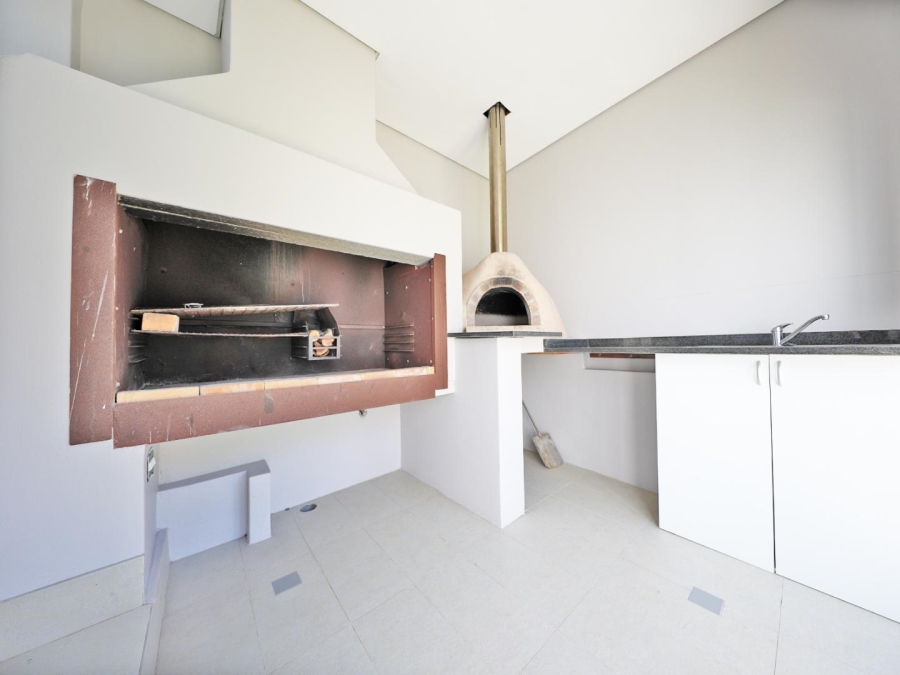 5 Bedroom Property for Sale in Baronetcy Estate Western Cape